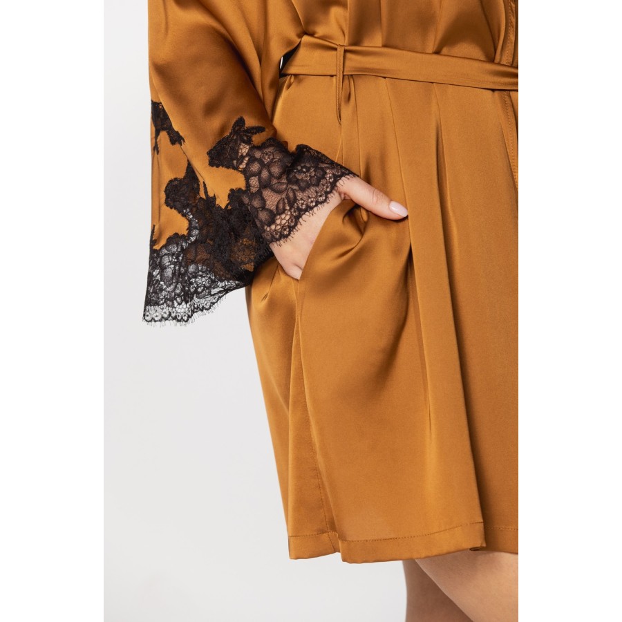 Parte superior de bata ajustada en negro y naranja